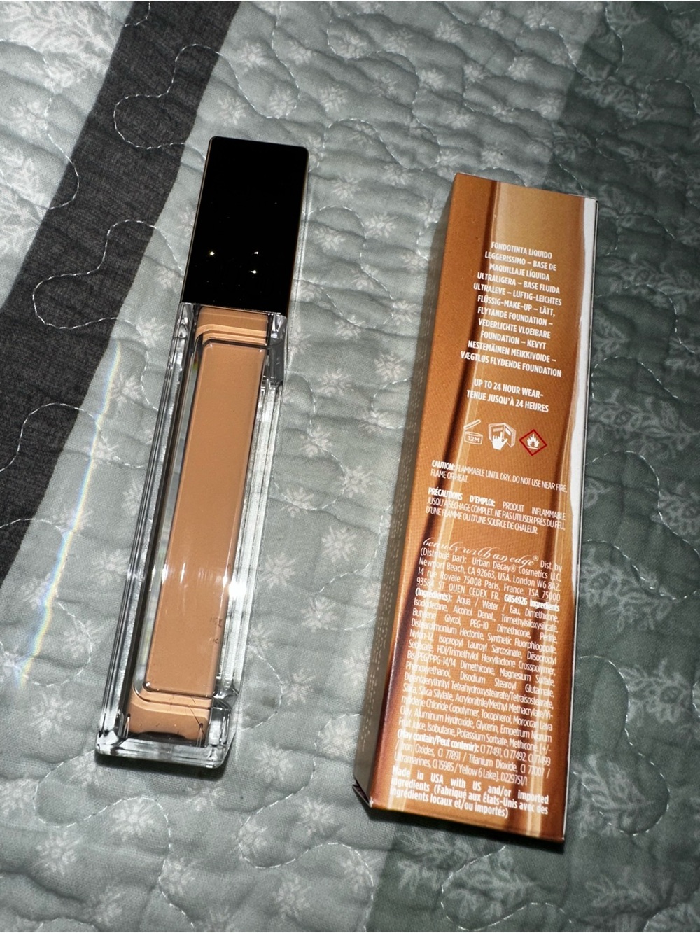 Urban Decay Stay Naked Liquid Foundation - 40CP - Picture 3 of 5